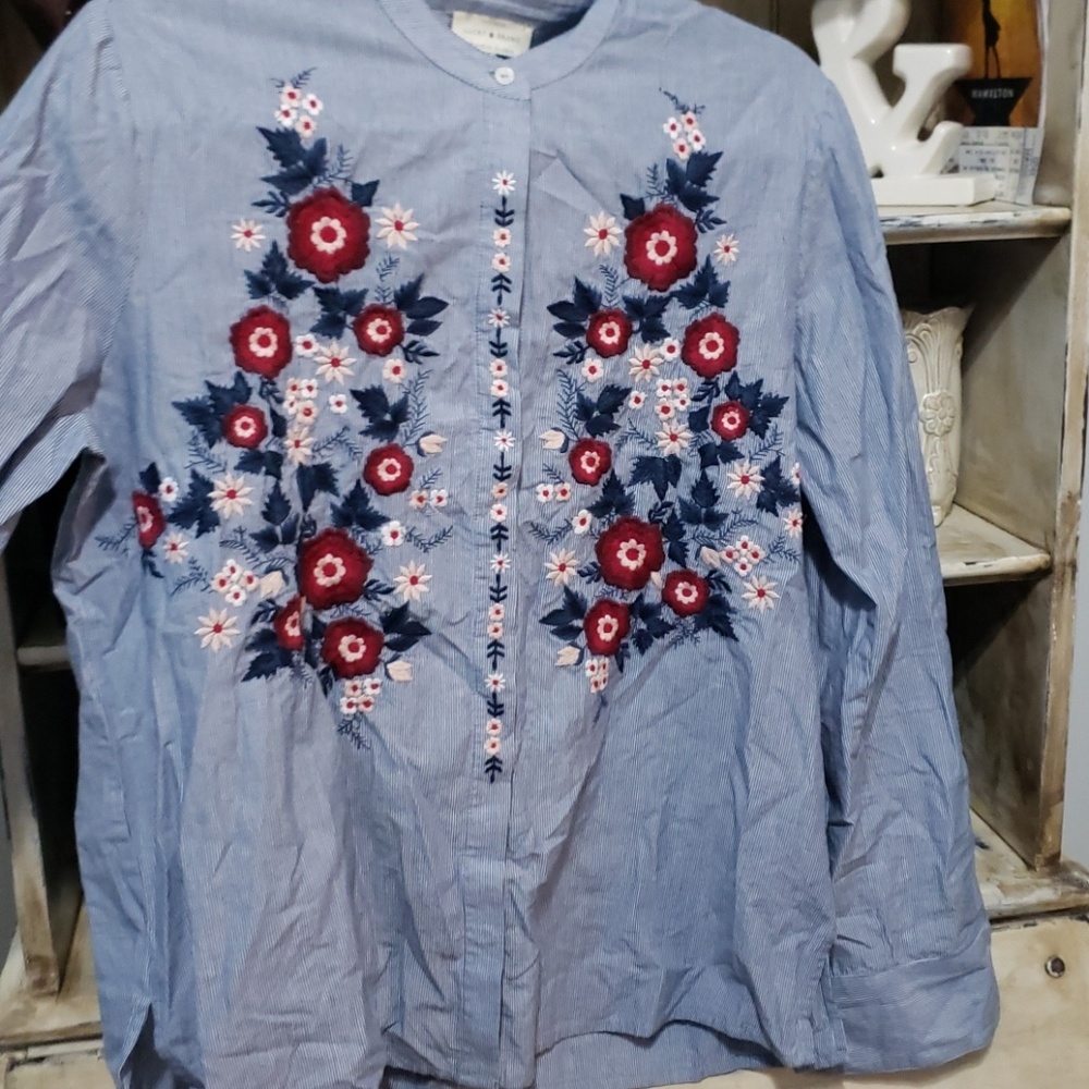 🍀Lucky Brand embroidered top